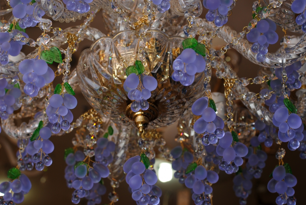 Чешская хрустальная подвесная люстра с подвесками в форме винограда. 8 ламп. L120\8\62 ALEX PB